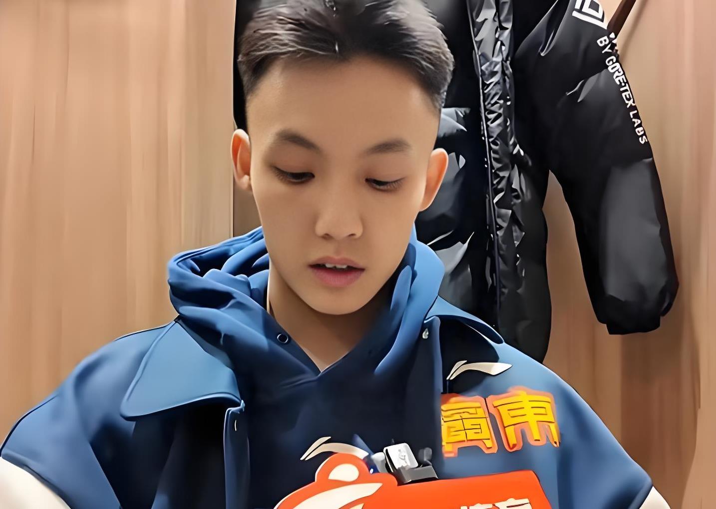 开云官网-广东宏远发布备战花絮，转会期伤情更新，德甲任务艰巨，赛程密集仍需轮换